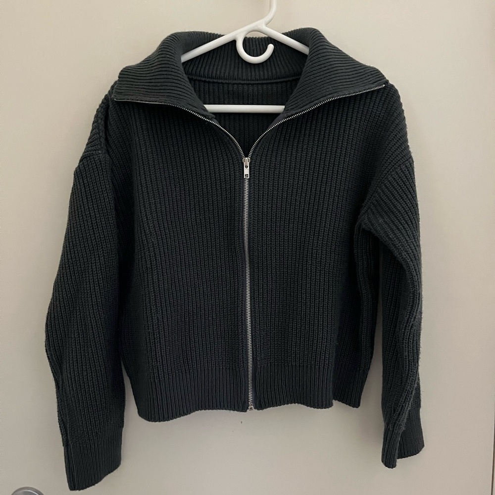 Dark grey sweater zip up